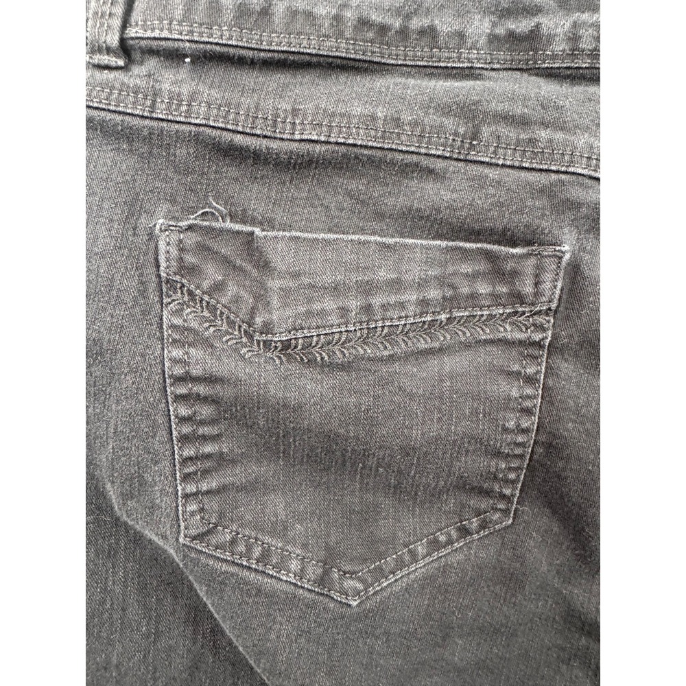 Gloria Vanderbilt Womens Skimmer Black Denim Shorts Cuffed Knee Length Size 12 - Picture 6 of 10